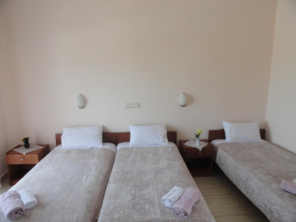 Pension Delfini Asprovalta Habitación foto